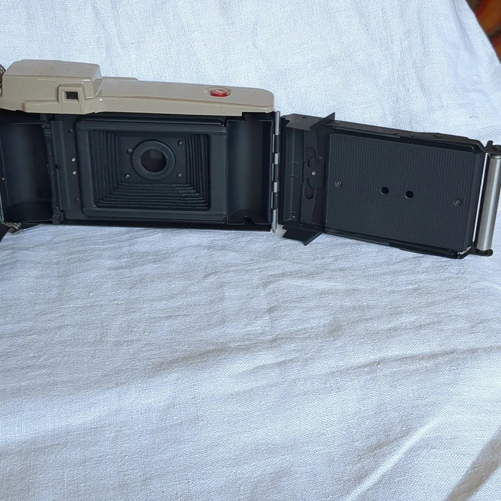 Vintage Polaroid J33 Land Camera Brown Leather Case Flashbulbs Prop Retro